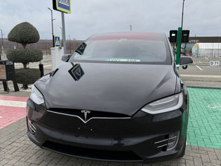 Tesla Model X foto 2