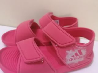 Vind sandale Adidas. Marimea 29-30. 100 lei foto 1