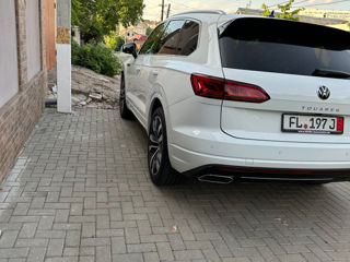 Volkswagen Touareg foto 2