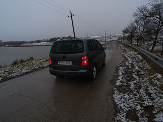 Volkswagen Touran foto 5