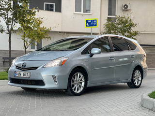 Toyota Prius v foto 6