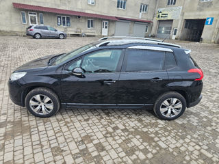 Peugeot 2008 foto 2