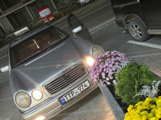 Mercedes E-Class foto 2