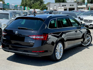 Skoda Superb foto 3