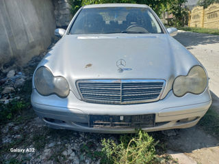 Mercedes C-Class foto 1