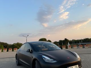 Tesla Model 3 foto 2