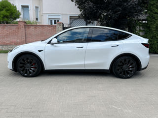 Tesla Model Y foto 4