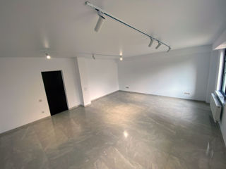 Chirie oficiu 90 m.p. Centru str. Lev Tolstoi/Sciusev 1300€ foto 6