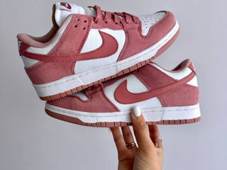 Nike SB Dunk Low Pink Suede foto 7