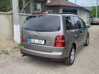 Volkswagen Touran foto 4