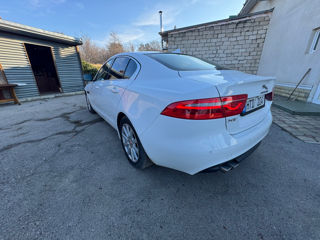 Jaguar XE foto 4