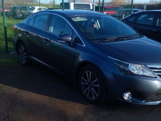 Toyota Avensis foto 2