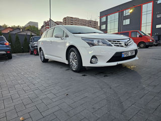 Toyota Avensis foto 2