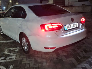 Volkswagen Jetta foto 2