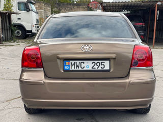 Toyota Avensis foto 2