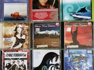 Музыкальные CD диски. Полиграфия. Подставка для хранения виниловых пластинок и кассет.