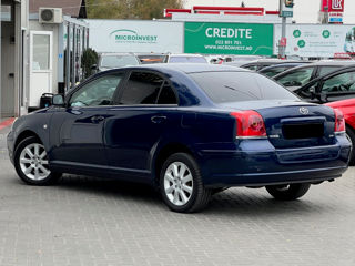 Toyota Avensis foto 5