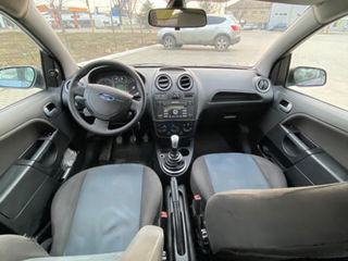 Ford Fiesta foto 5