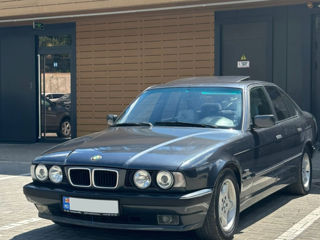 BMW 5 Series foto 2