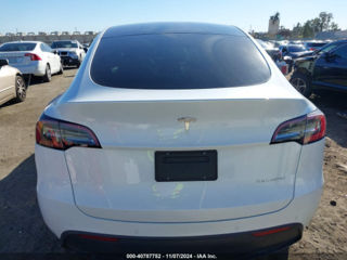 Tesla Model Y foto 15