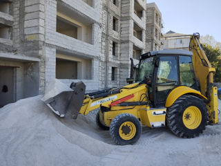 Se vând  buldoexcavator şi basculantă foto 2