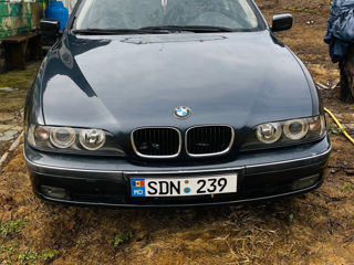 BMW 5 Series foto 1