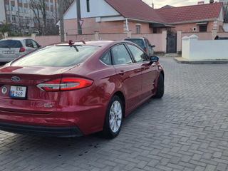 Ford Fusion foto 2