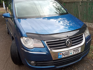 Volkswagen Touran foto 1