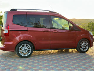 Ford Tourneo Courier foto 1