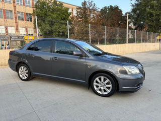 Toyota Avensis foto 3