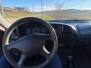 Mitsubishi Mirage foto 2