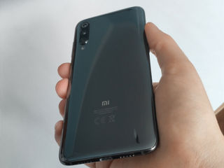 Продам Xiaomi Mi9 6/128 Торг Уместен foto 3