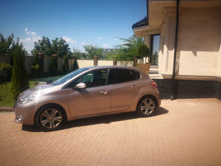 Peugeot 208 foto 5