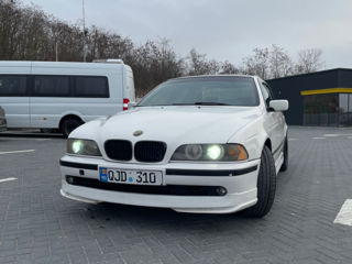 BMW 5 Series foto 1