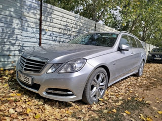 Mercedes E-Class Wagon foto 6