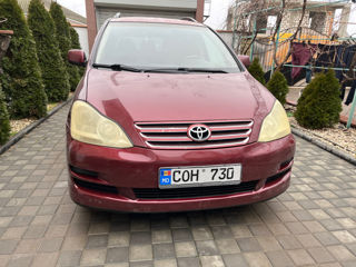 Toyota Avensis Verso foto 2