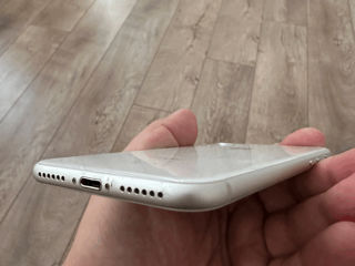 iPhone 8 alb. Sticla din spate crăpată. foto 6