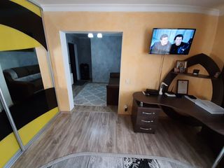 Apartament cu reparație, mobilat. foto 3