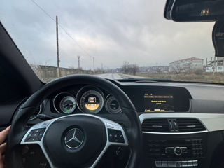 Mercedes C-Class foto 2