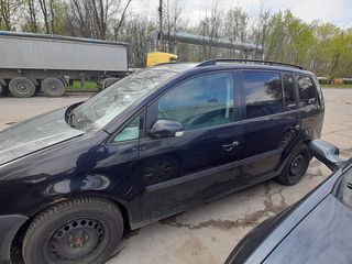 Volkswagen Touran foto 2