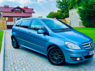 Mercedes B-Class foto 2