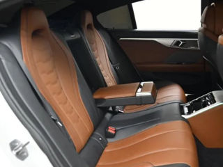 BMW 8 Series foto 10