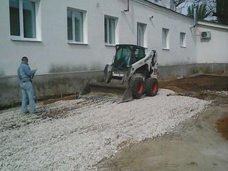 Servicii cu mini tractor Bobcat foto 2