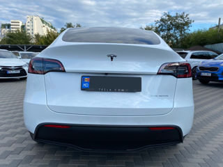 Tesla Model Y foto 5