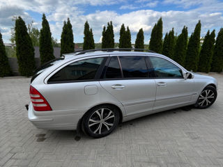 Mercedes C-Class foto 2