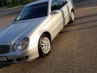 Mercedes E Class foto 2