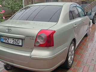 Toyota Avensis foto 6