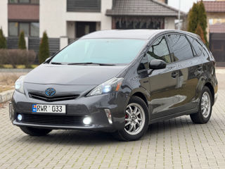 Toyota Prius v