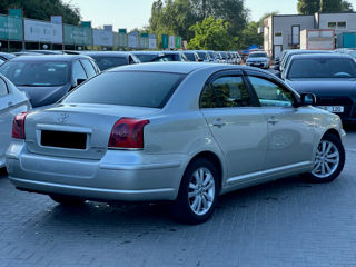 Toyota Avensis foto 4