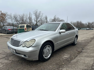 Mercedes C-Class foto 2